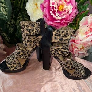 Report Cupcake Animal Print Stretchy Strappy Heels Size 7
